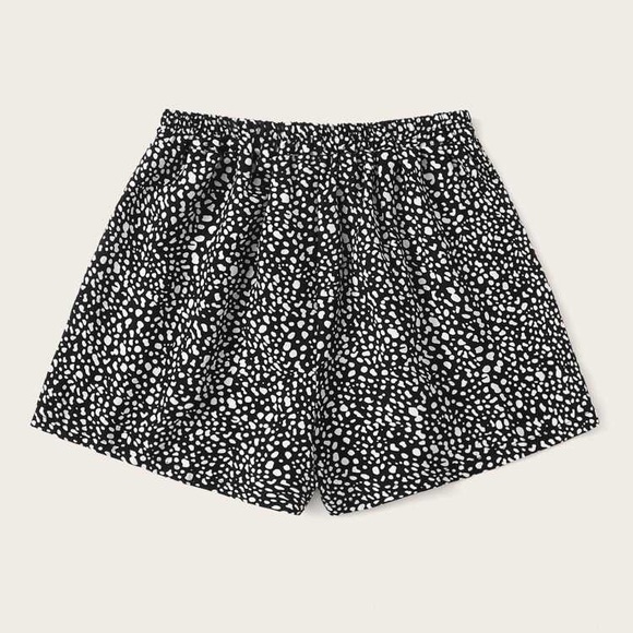 SHEIN Pants - SHEIN black and white print elastic waist shorts